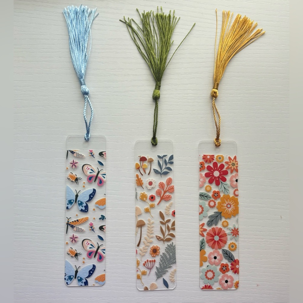 3 mini acrylic bookmarks. (All 3 designs will be included in this 3pack)